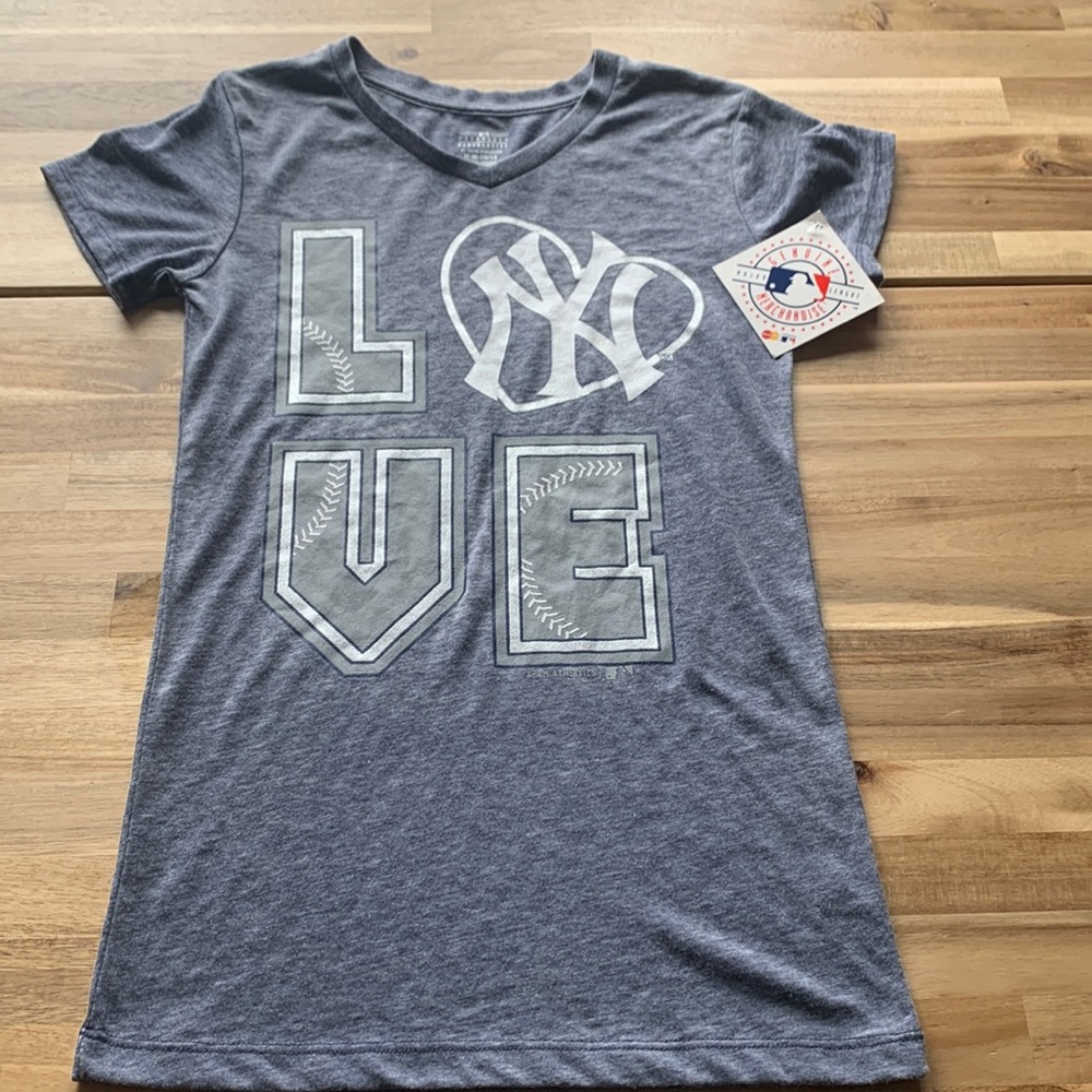 NWT! Genuine Merchandise Girl’s New York Yankees T-Shirt - Size 10/12